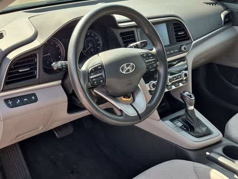 Used 2020 Hyundai Elantra SEL FWD image 10