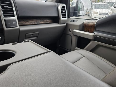 Used 2019 Ford F150 Lariat image 11