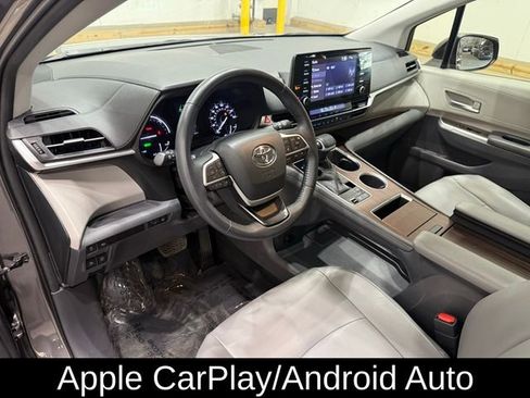 Used 2021 Toyota Sienna XLE image 23