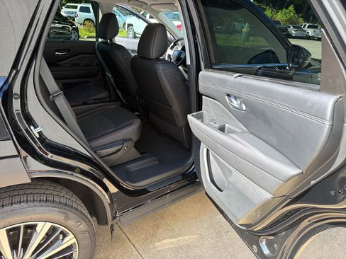 Used 2026 Nissan Pathfinder Platinum AWD/4WD image 23