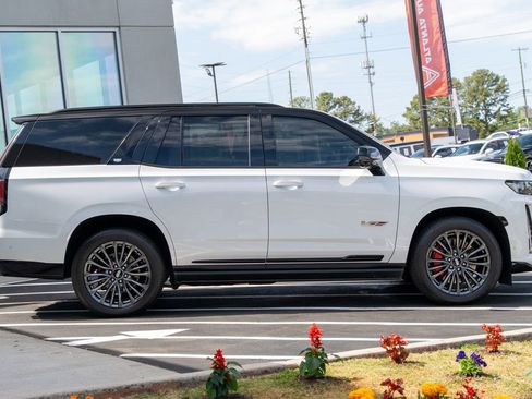 Used 2023 Cadillac Escalade V AWD/4WD image 11