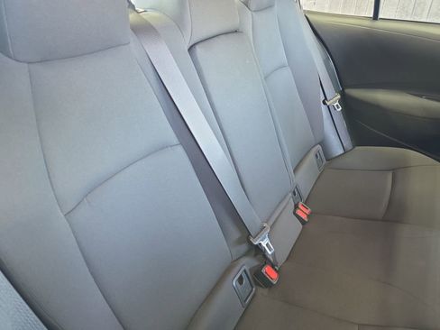 Used 2022 Toyota Corolla LE image 16