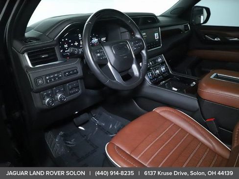 Used 2023 GMC Yukon XL Denali Ultimate AWD/4WD image 16