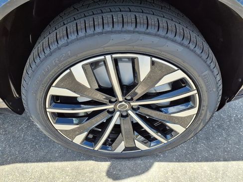 New 2026 Volvo XC90 B5 Core w/ Protection Package Premier image 9