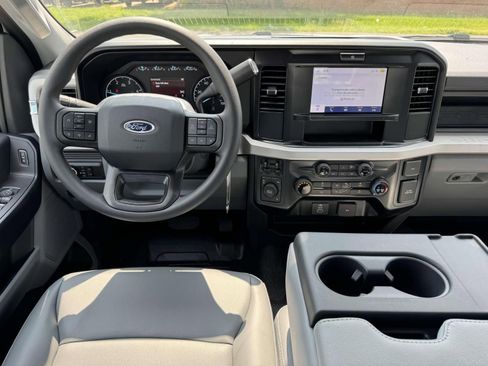 New 2025 Ford F550 4x4 Crew Cab Super Duty image 2
