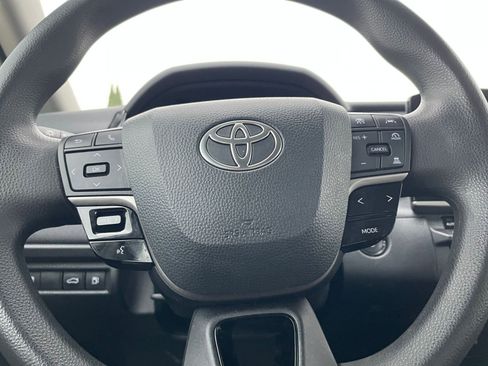 Used 2025 Toyota Camry LE image 25