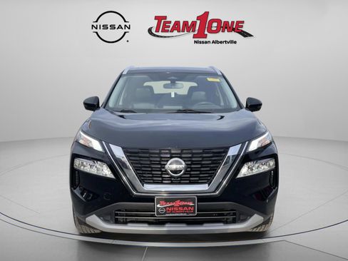 Used 2021 Nissan Rogue SV w/ Premium Package FWD image 2