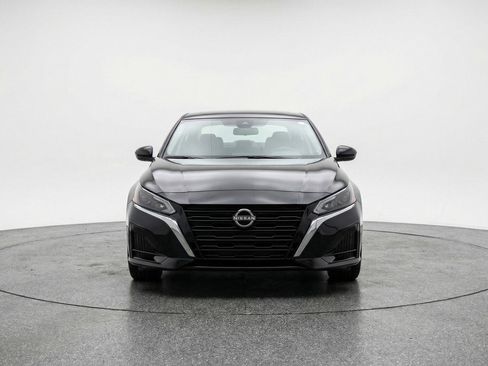 Used 2025 Nissan Altima 2.5 SV FWD image 2