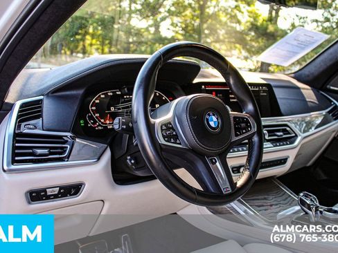 Used 2022 BMW X7 M50i w/ Dynamic Handling Package AWD/4WD image 25