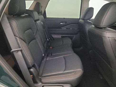 Used 2022 Nissan Pathfinder SL AWD/4WD image 19