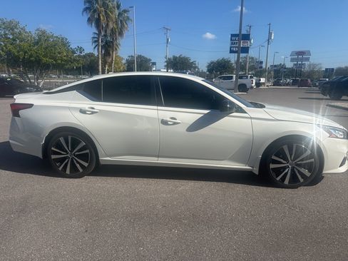 Used 2021 Nissan Altima 2.5 SR image 2