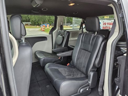 Used 2019 Dodge Grand Caravan SXT image 17