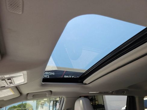 Used 2019 Toyota Highlander XLE AWD/4WD image 21