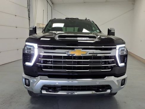 Used 2025 Chevrolet Silverado 2500 LTZ w/ LTZ Premium Package AWD/4WD image 8