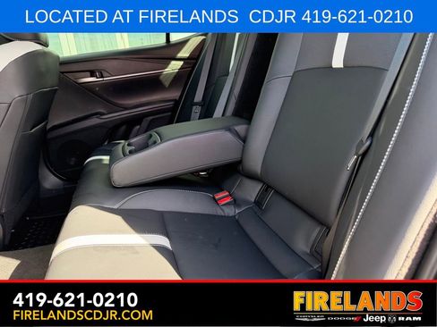 Used 2025 Toyota Camry SE FWD image 3