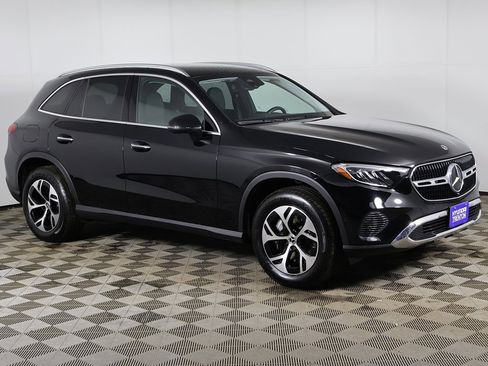 Used 2025 Mercedes-Benz GLC 350e 4MATIC image 2