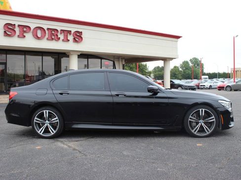 Used 2019 BMW 750i w/ M Sport Package image 3