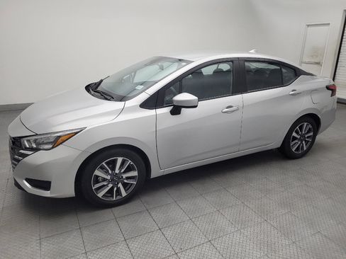 Used 2025 Nissan Versa SV FWD image 2