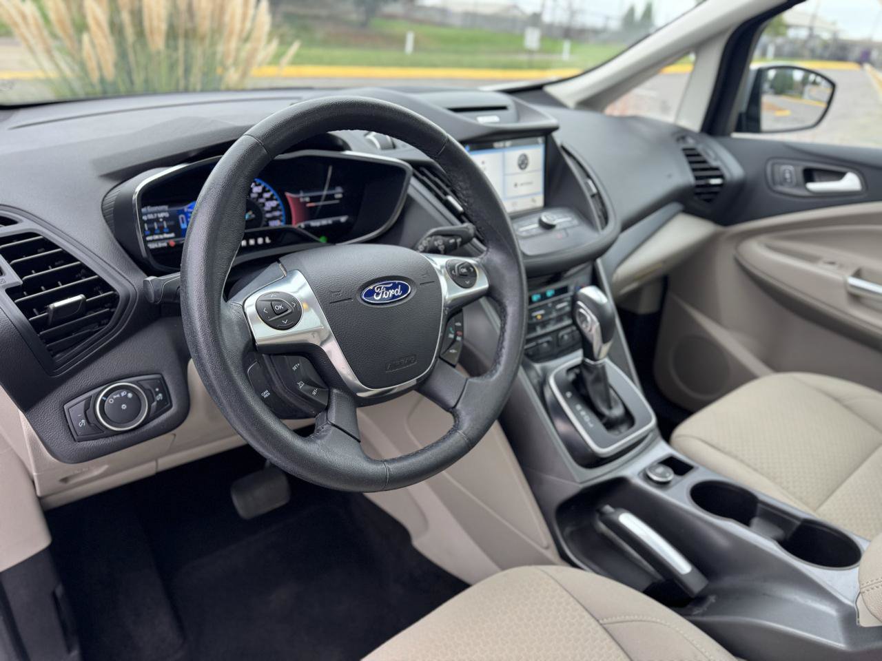 Used 2017 Ford C-MAX Energi SE w/ Equipment Group 401A FWD image 11