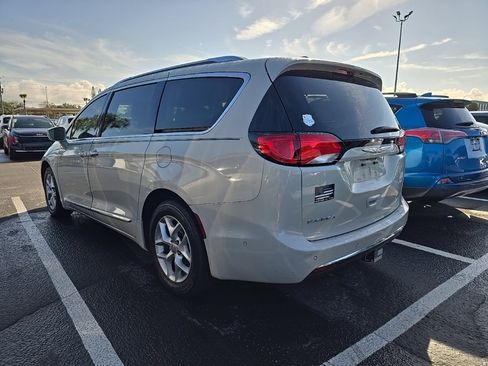 Used 2019 Chrysler Pacifica Touring-L Plus image 7