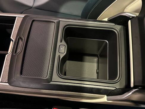 New 2025 Land Rover Range Rover SV image 32