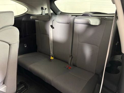 Used 2023 Toyota Highlander L image 38