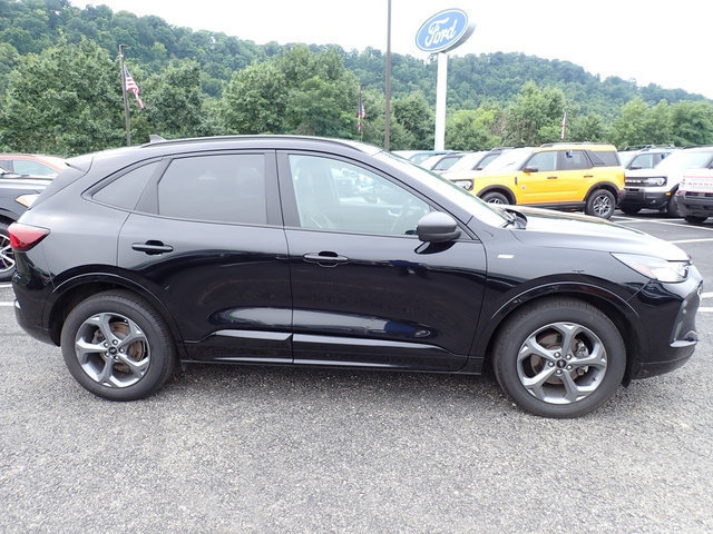 Used 2023 Ford Escape ST-Line w/ Tech Pack #1 AWD/4WD image 9
