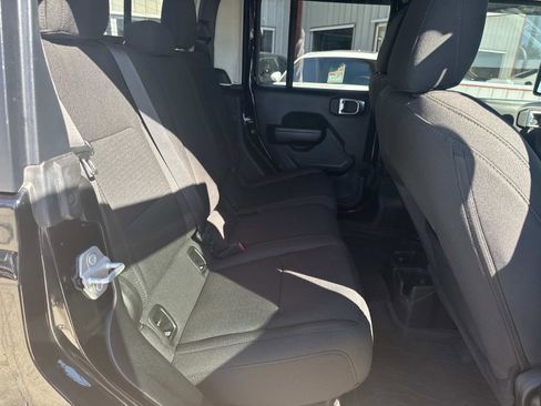 Certified 2023 Jeep Gladiator Sport image 9