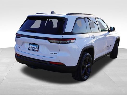 Used 2024 Jeep Grand Cherokee Limited w/ Luxury Tech Group II AWD/4WD image 3