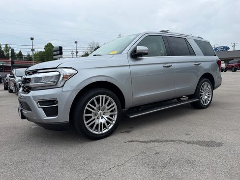 Used 2024 Ford Expedition Limited AWD/4WD image 8