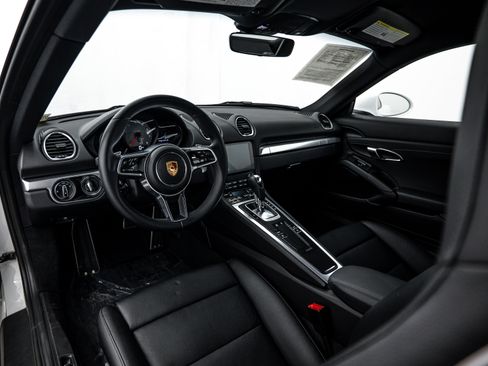 Certified 2018 Porsche 718 Cayman S RWD image 4