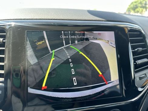 Used 2021 Jeep Grand Cherokee Limited image 20