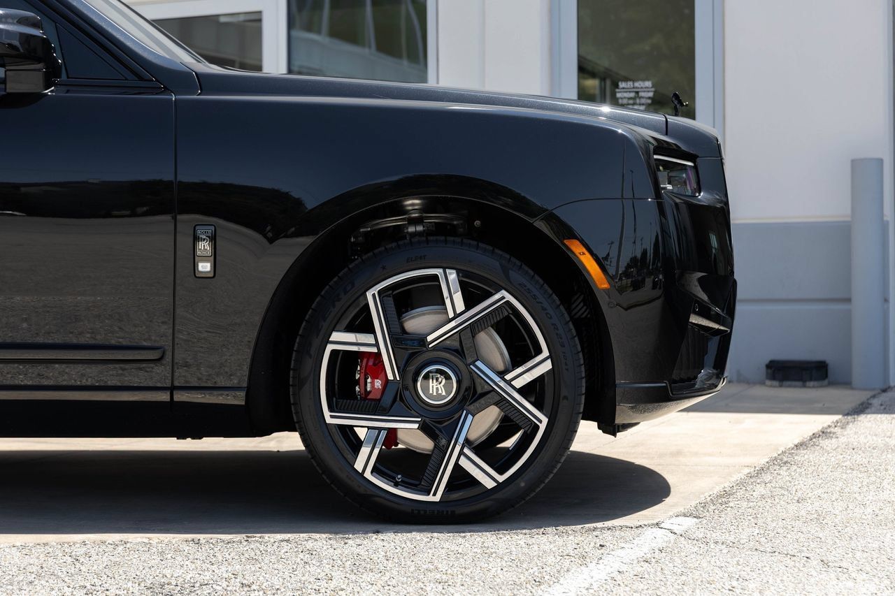 New 2027 Rolls-Royce Cullinan Black Badge AWD/4WD image 4