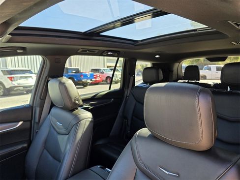 Used 2023 Cadillac XT6 Luxury image 21