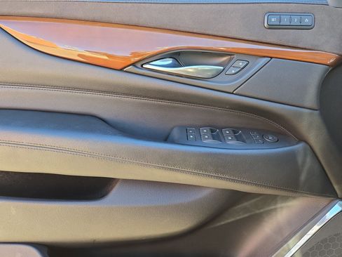 Used 2018 Cadillac Escalade ESV Luxury image 15