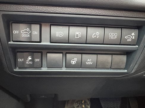 Used 2024 Toyota Tundra Platinum AWD/4WD image 18