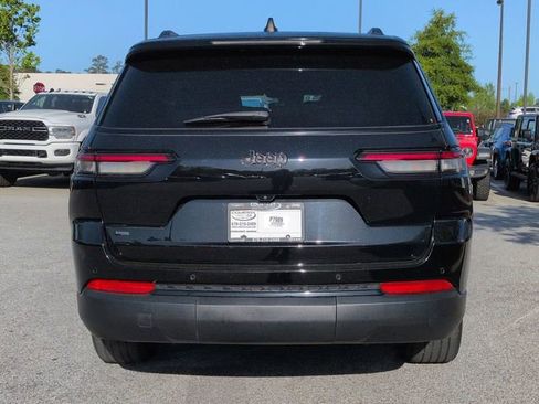 Certified 2022 Jeep Grand Cherokee L Laredo RWD image 6