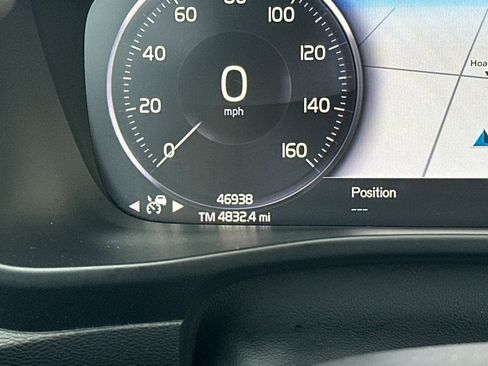 Used 2019 Volvo XC40 T4 R-Design image 27