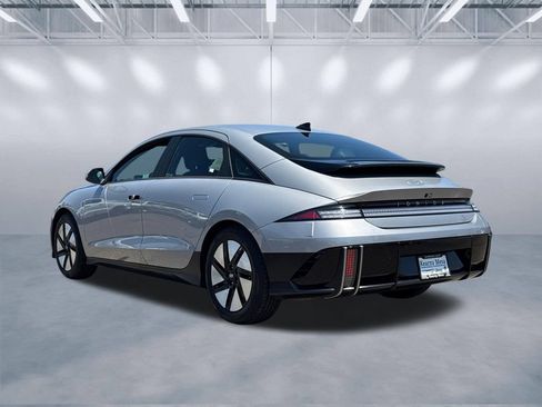 Used 2024 Hyundai Ioniq 6 SE RWD image 4