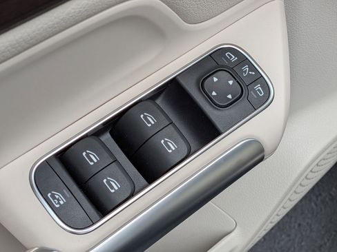 Certified 2025 Mercedes-Benz GLA 250 image 16