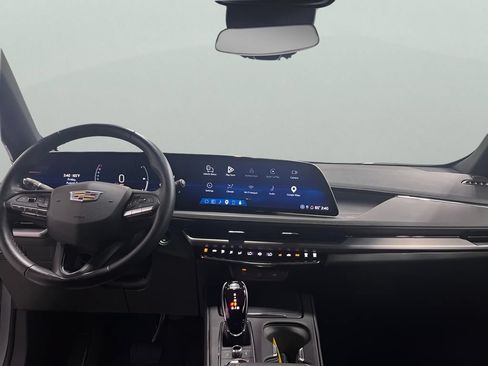 Certified 2025 Cadillac XT4 Premium Luxury AWD/4WD image 13