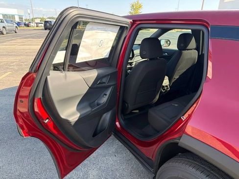 New 2027 Chevrolet Equinox LT w/ LPO, Floor Liner Package FWD image 21
