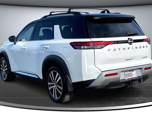 New 2025 Nissan Pathfinder Platinum image 3