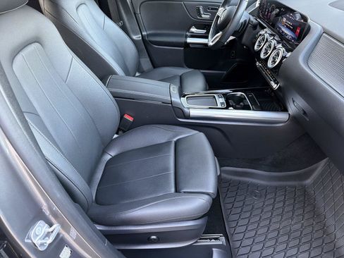 Used 2025 Mercedes-Benz GLA 250 4MATIC image 11