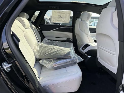 New 2025 Cadillac Lyriq Luxury RWD image 11