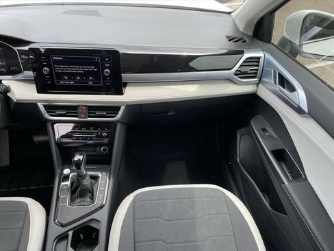 New 2026 Volkswagen Taos SE FWD image 11
