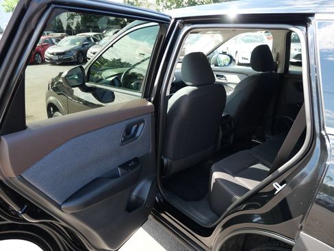 Used 2023 Nissan Rogue S AWD/4WD image 28