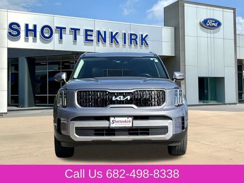 Used 2025 Kia Telluride EX w/ EX Captain's Chair Package FWD image 2