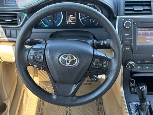 Used 2016 Toyota Camry LE image 23