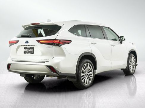Used 2024 Toyota Highlander Platinum AWD/4WD image 5